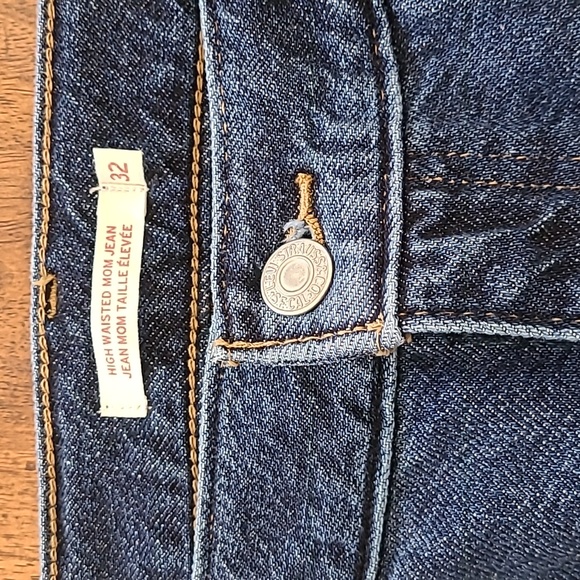 Levi's High Waisted Mom Jean - Picture 2 of 2